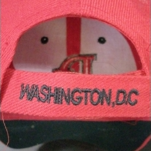 City-hunter hat color red black embroidery in excellent condition - Picture 3 of 8